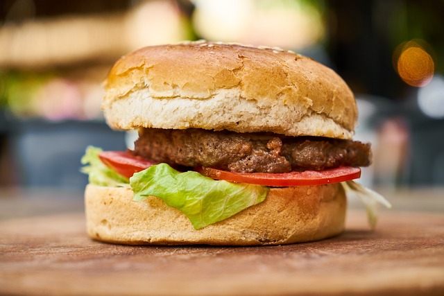 hamburger z bílé mouky